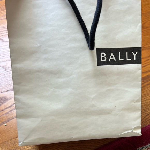 ⚪️BALLY: Small white w/black logo, authentic shopping bag in preloved condition. - Picture 3 of 13
